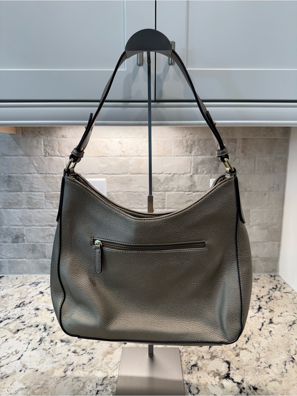 Liz Claiborne EUC Gold Pebbled Leather Shoulder Bag w/Stud Accents - Picture 2 of 7